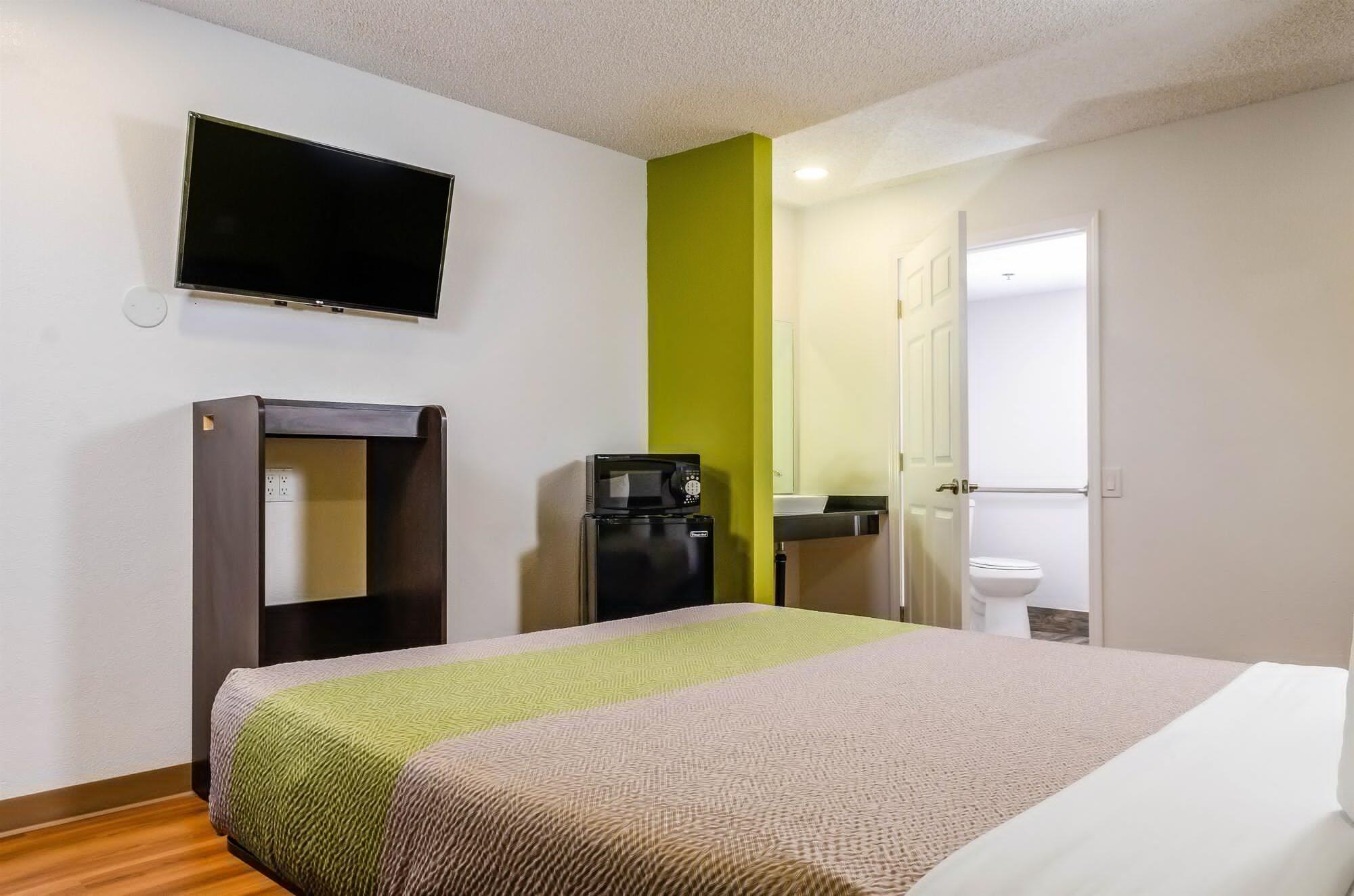 6-fresno, Ca - Yosemite Hwy Hotel Fresno
