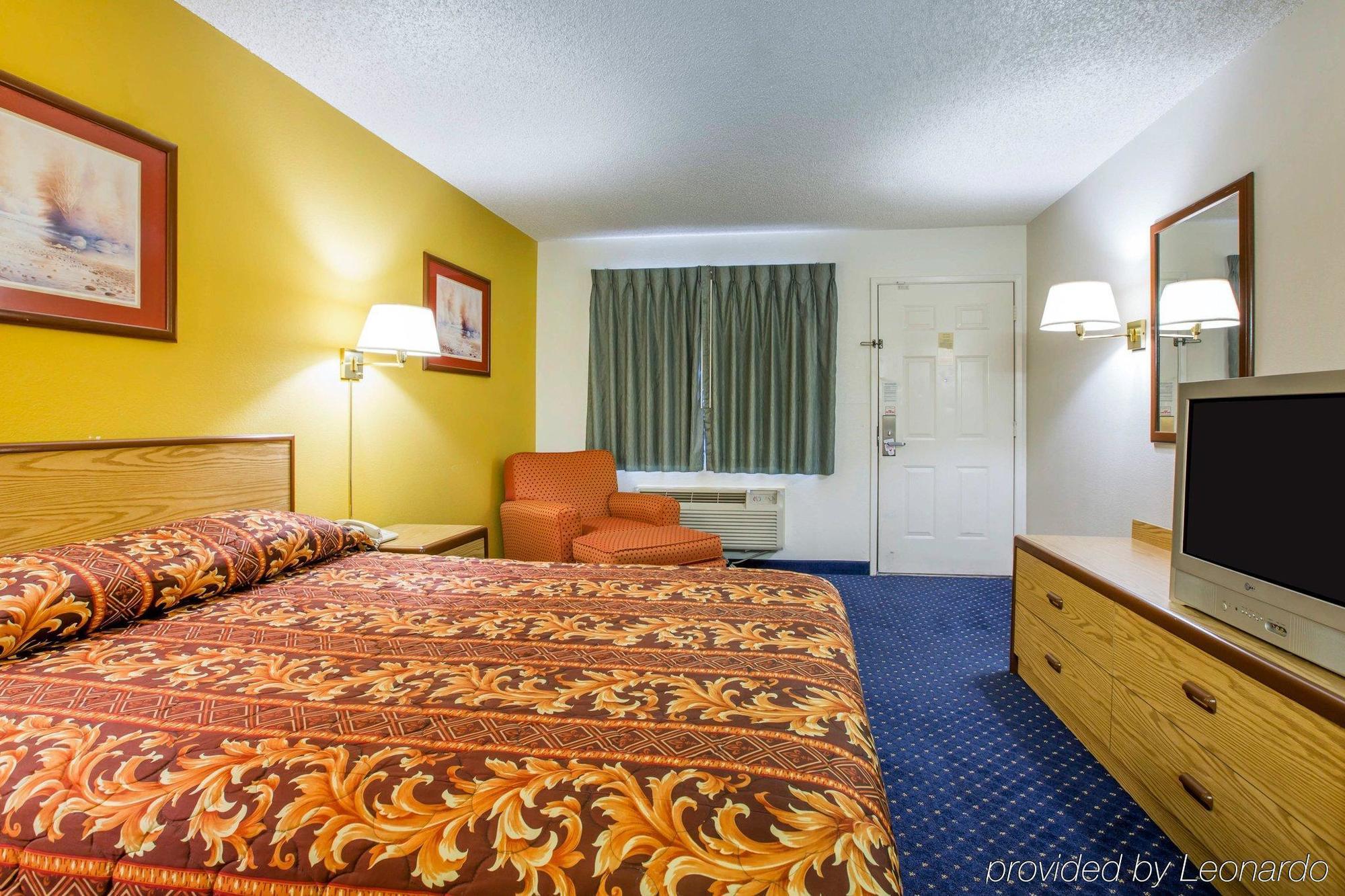 6-fresno, Ca - Yosemite Hwy Hotel Fresno