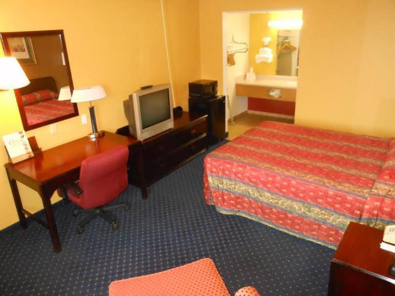 Hotel 6-fresno, Ca - Yosemite Hwy