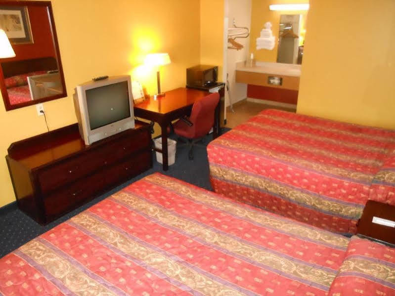 6-fresno, Ca - Yosemite Hwy Hotel Fresno